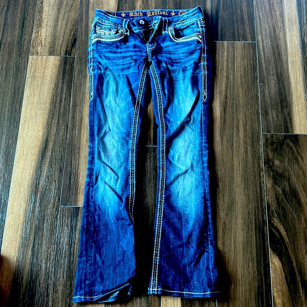 Women Rock Revival jeans. They are in great condition. Size 25.